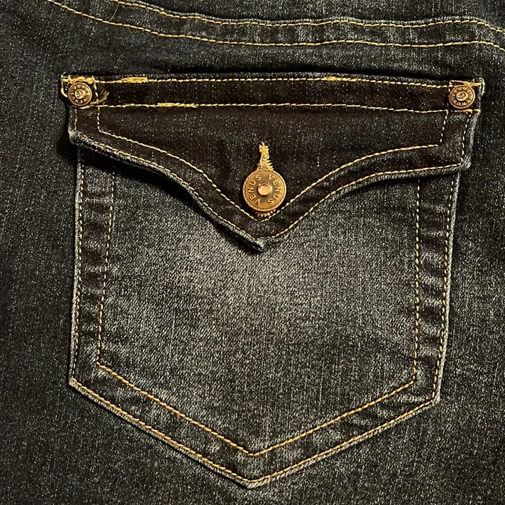 Venus Bermuda shorts- size 14 - Picture 5 of 7